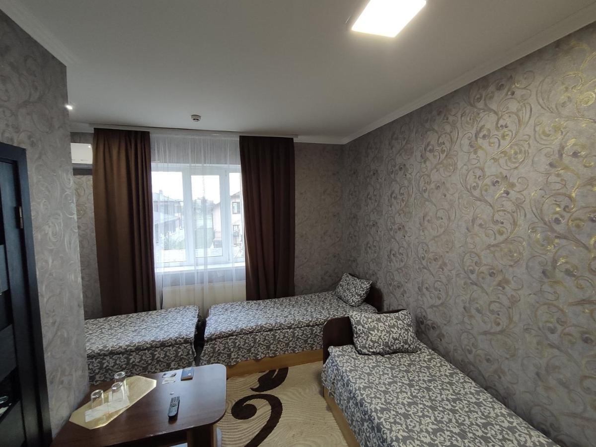 Karavan Hotel Bila Krynytsya  Bagian luar foto