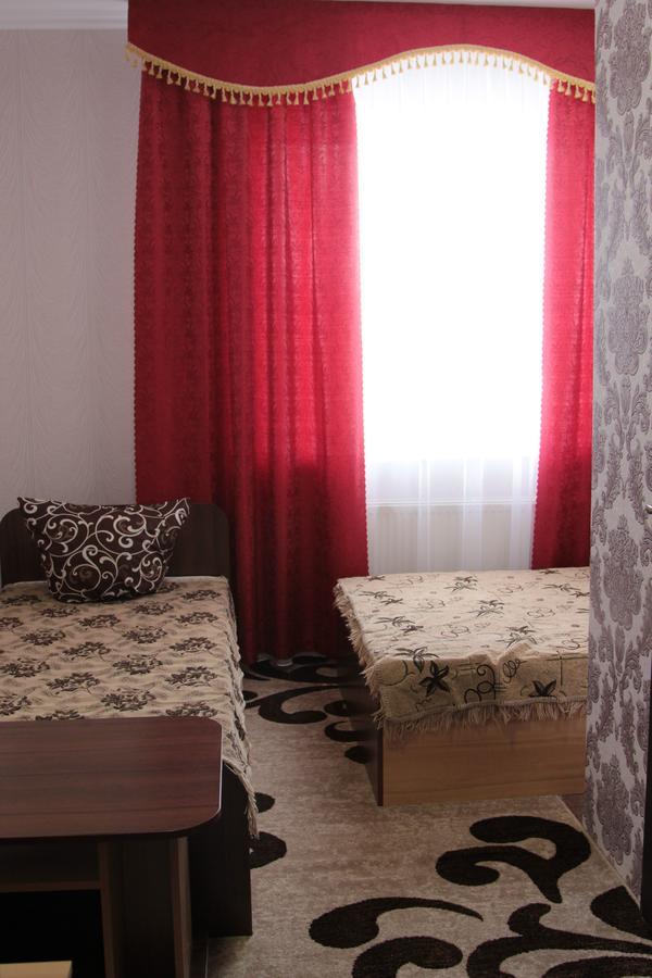Karavan Hotel Bila Krynytsya  Bagian luar foto
