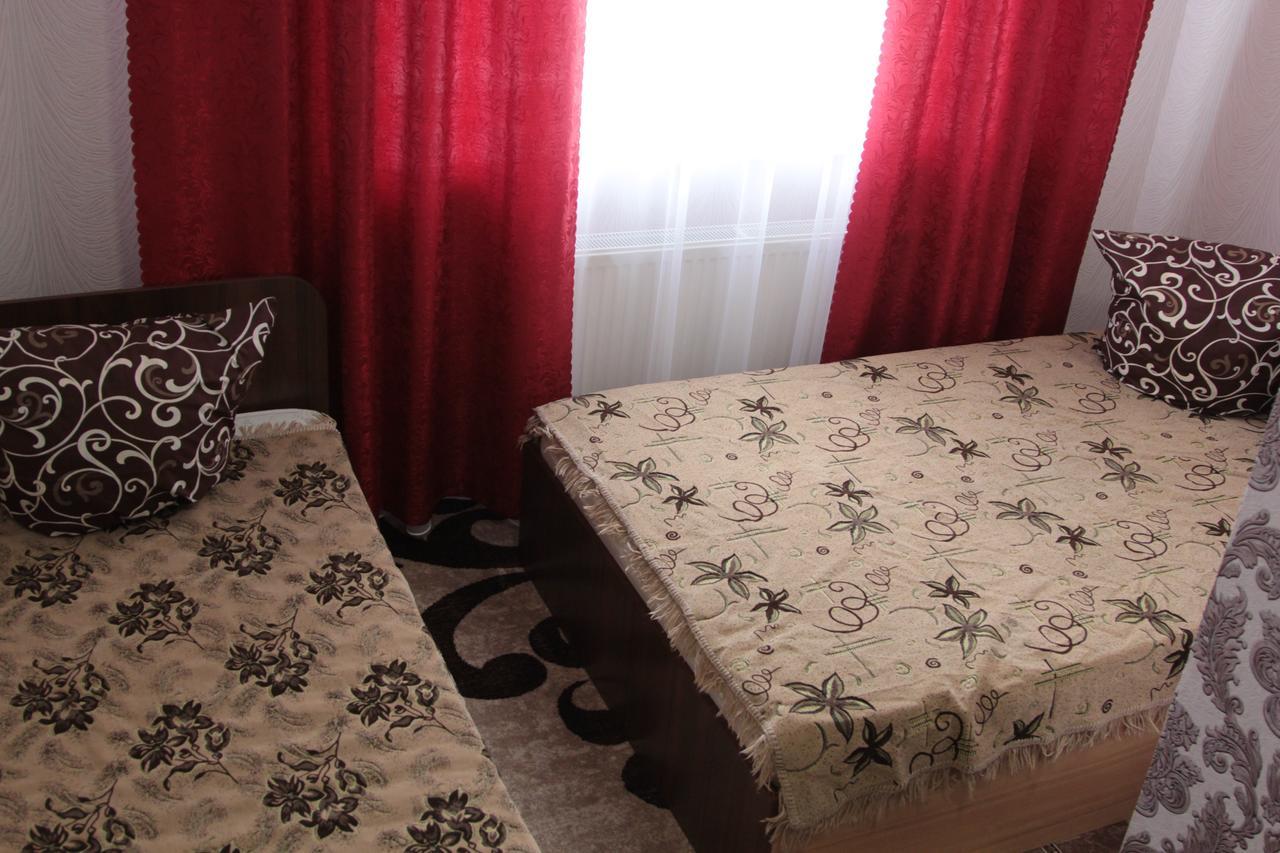 Karavan Hotel Bila Krynytsya  Bagian luar foto