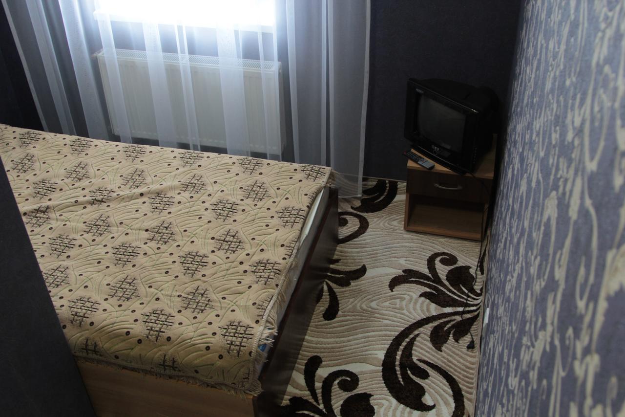 Karavan Hotel Bila Krynytsya  Bagian luar foto