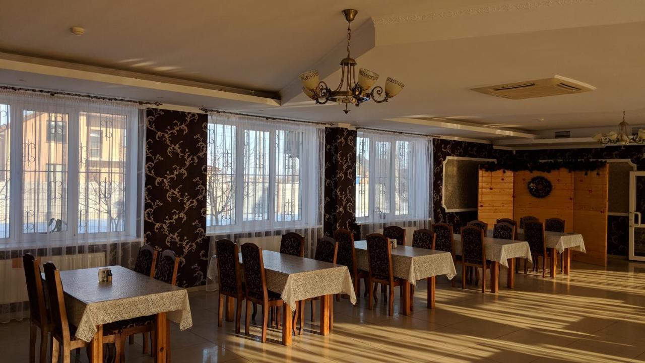 Karavan Hotel Bila Krynytsya  Bagian luar foto