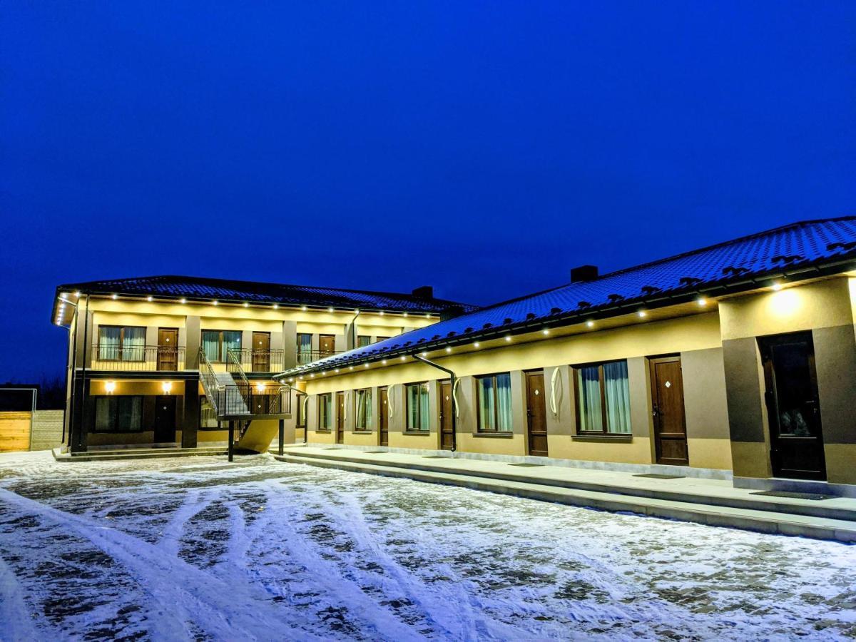 Karavan Hotel Bila Krynytsya  Bagian luar foto