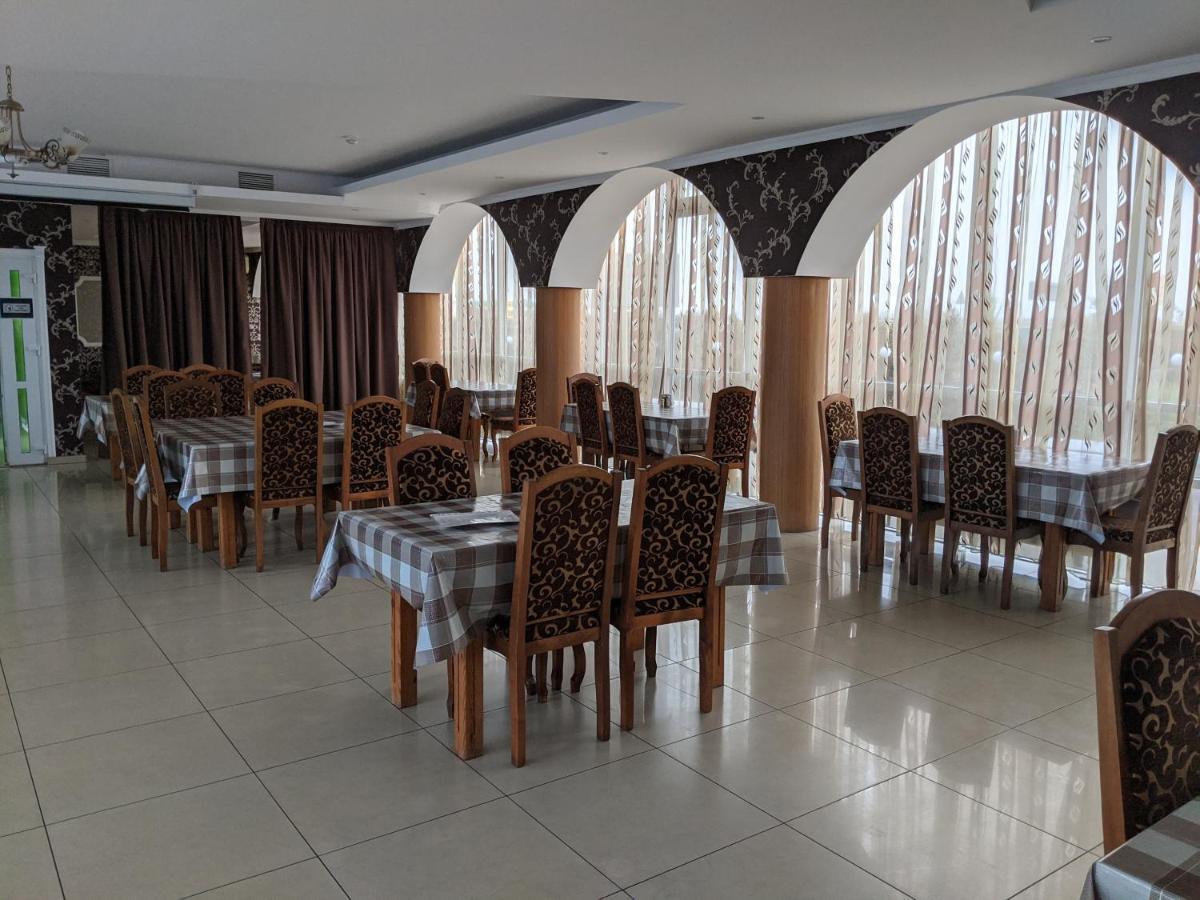 Karavan Hotel Bila Krynytsya  Bagian luar foto